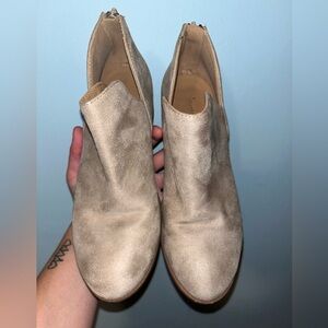 cute tan/cream suede women’s bootie shoes. with small 1 inch heel.